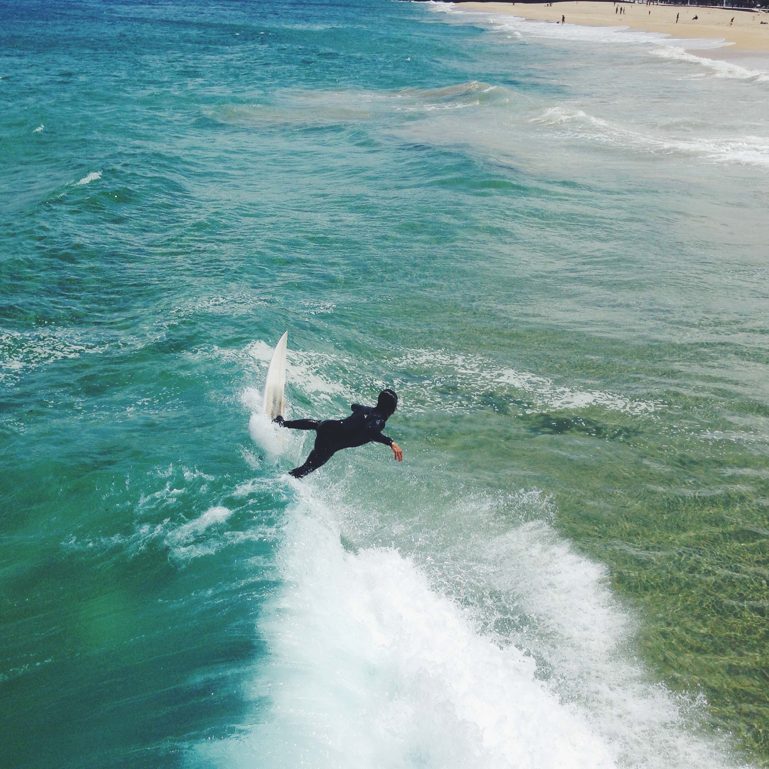 ocean-summer-waves-surfboard